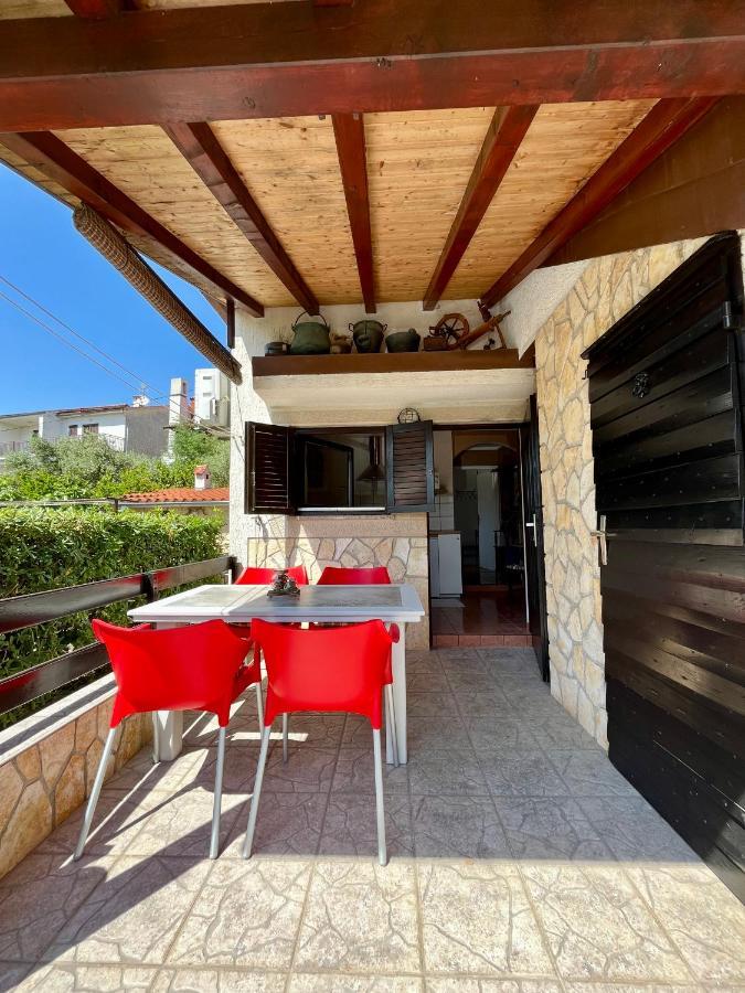 Zora Apartment