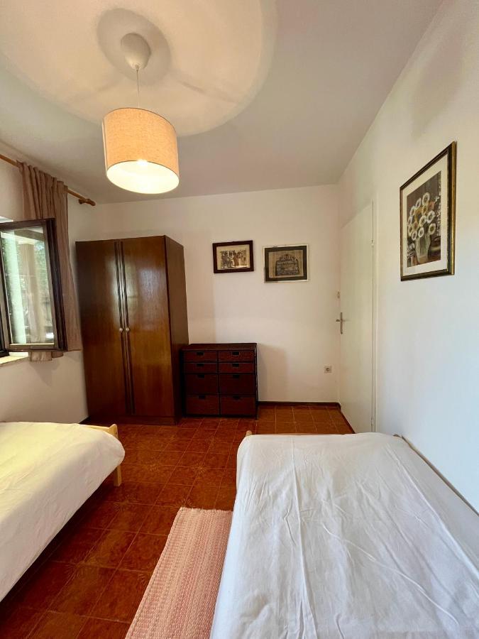 Zora Apartment Cres
